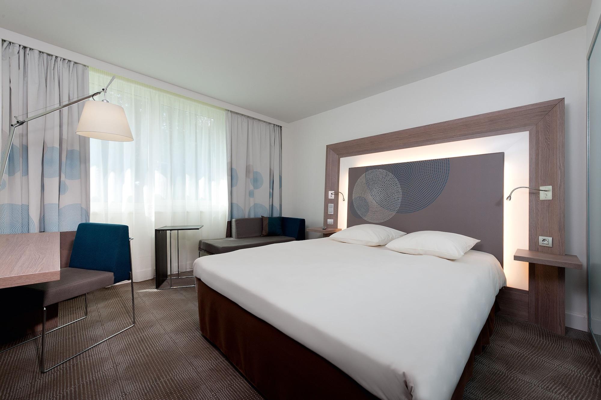 Novotel Fontainebleau Ури Экстерьер фото