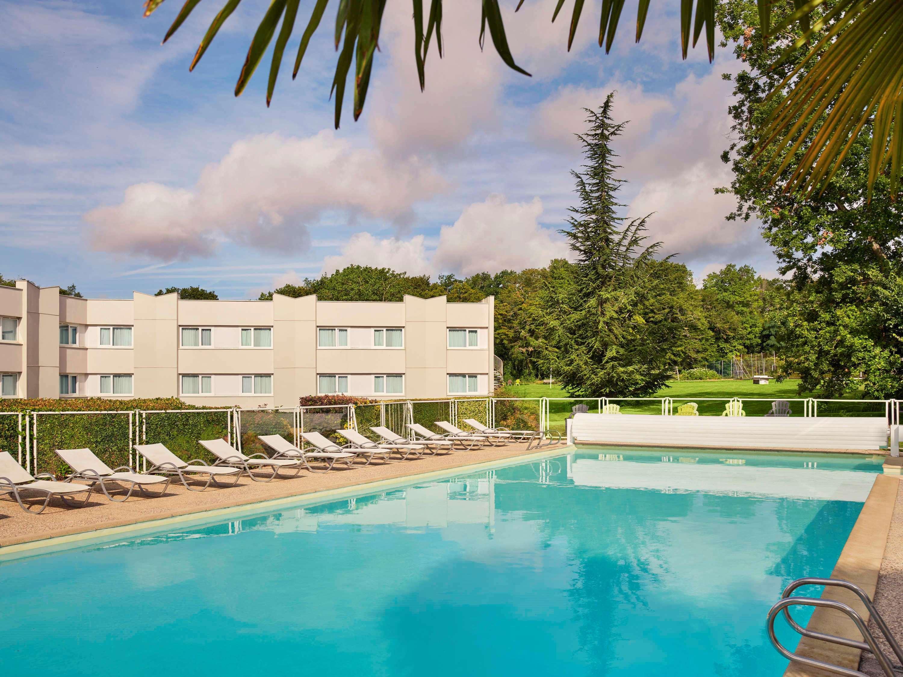 Novotel Fontainebleau Ури Экстерьер фото