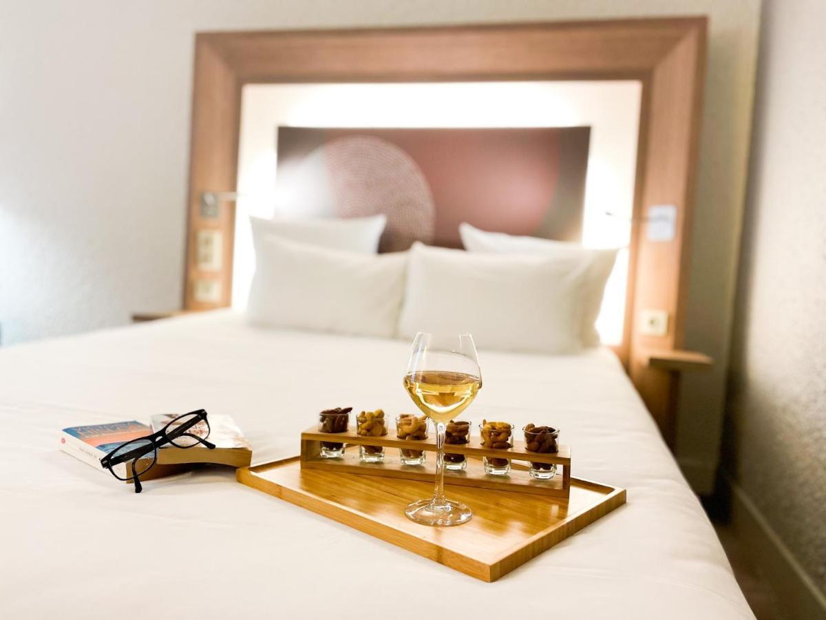 Novotel Fontainebleau Ури Экстерьер фото